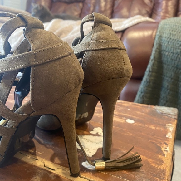 Worn once - Picture 3 of 3